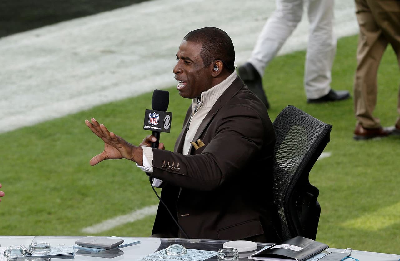 Deion Sanders bromeaba sobre número de Gurley