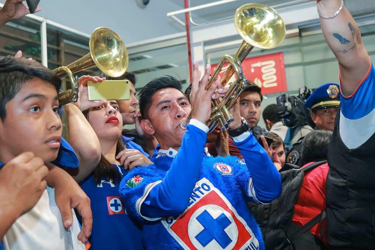 No solo hubo gran entusiasmo sino también una recepción con música, como se puede apreciar.