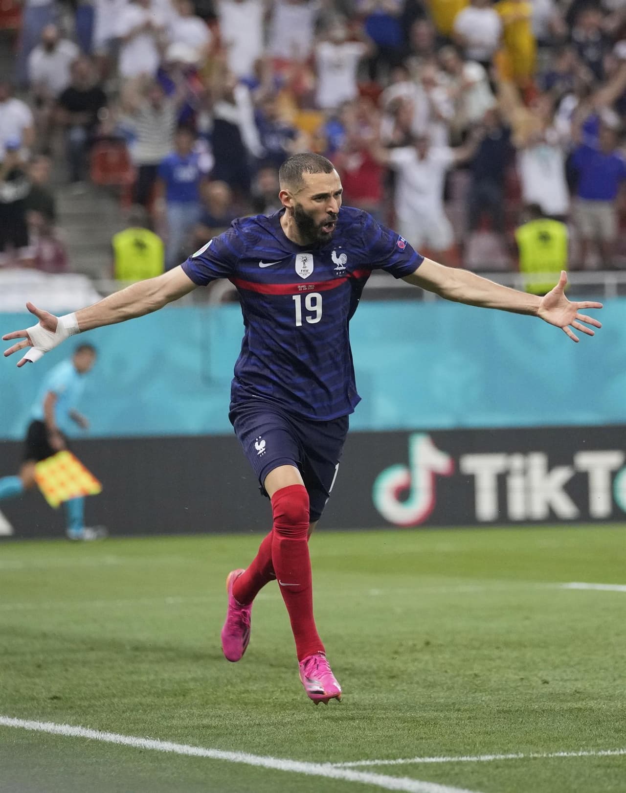 Se define en penales el encuentro y Suiza pasa a Cuartos de Final de la Euro 2020. La escuadra suiza abría el marcador con gol de Seferovic, sin embargo, Karim Benzema con doblete puso arriba a ‘Les Bleus’ junto con Paul Pogba (75’) pero al filo del partido Garavanovic (90’) se encargo de llevar el encuentro a tiempo extra. Kylian Mbappé falló el penal que definió el encuentro.