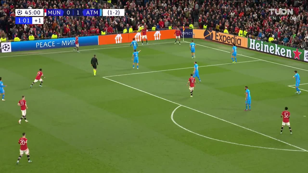 ¡TIRO ATAJADO! disparo por Bruno Fernandes.