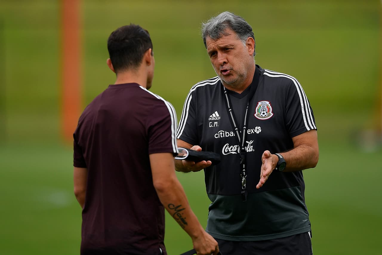 Los integrantes de la Selección Mexicana de fútbol se entrenaron, en medio de una intensa humedad en el ambiente, en las instalaciones del club de la MLS Houston Dynamo de cara a lo que será su importante duelo de los Cuartos de Final de la Copa Oro 2019, que se llevará a cabo este sábado ante Costa Rica. El trabajo duro y el buen ambiente imperaron durante la práctica del Tri.