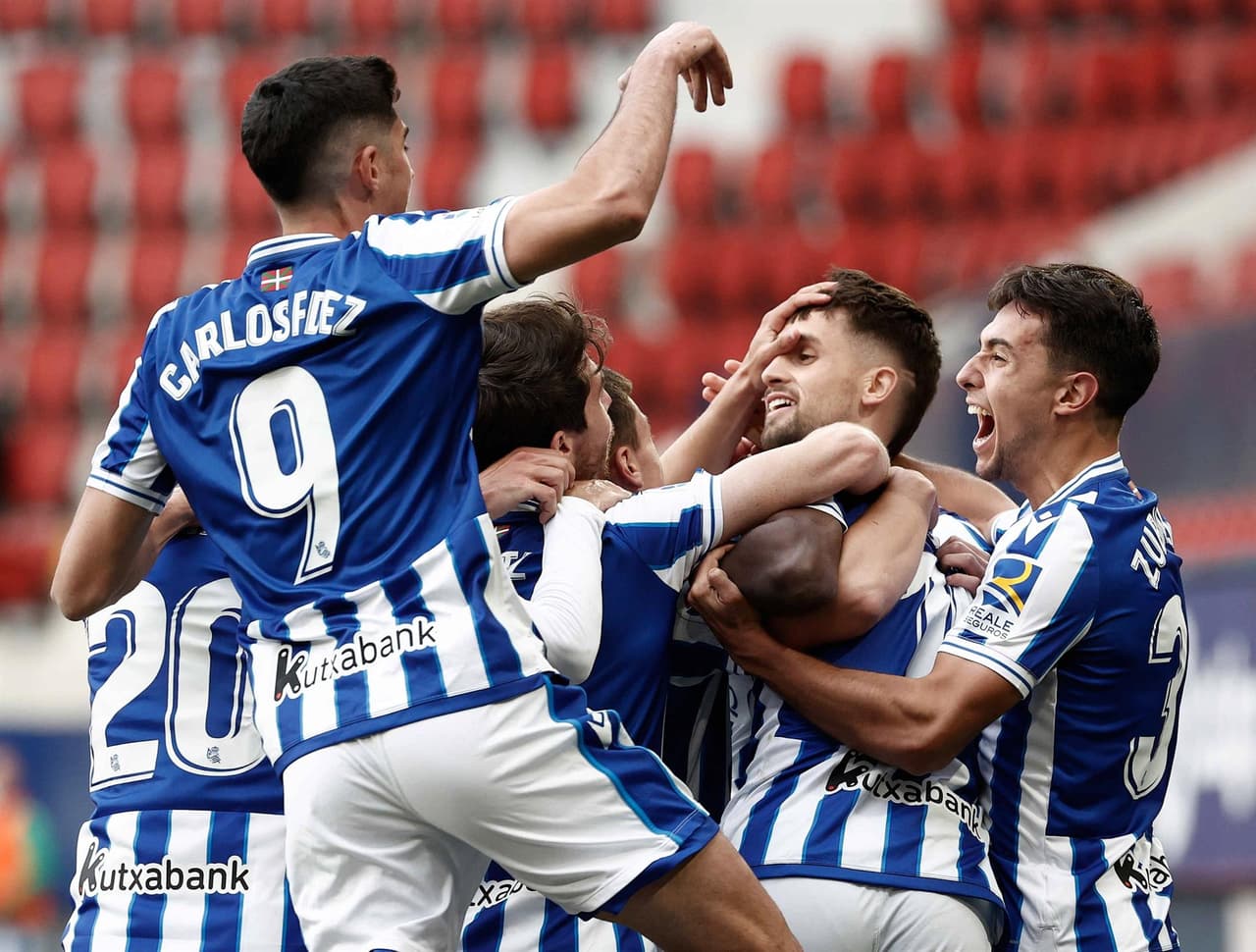 Betis viene de atrás y vence 2-3 al Celta de Vigo, Barcelona vence 0-1 en su visita al Eibar, Huesca y valencia se confroman con un 0-0, Elche vence 2-0 al Athletic Club y la Real Sociedad logra vencer 0-1 al Osasuna.