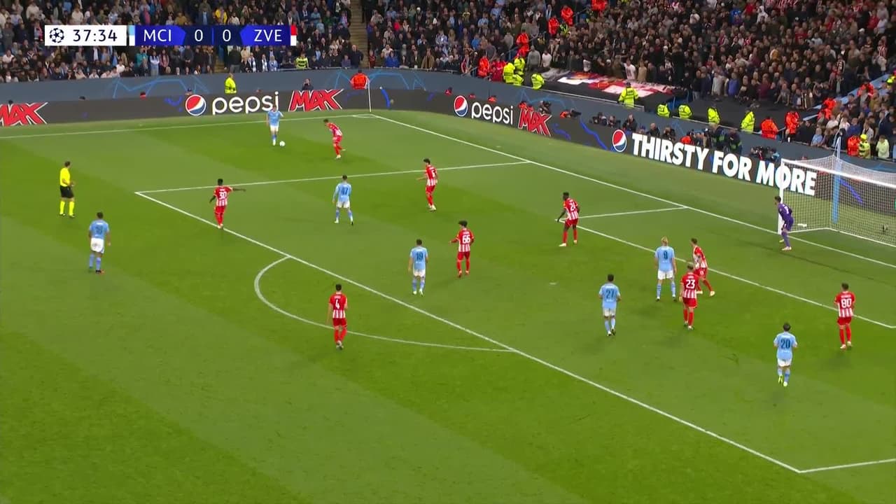 ¡TIRO ATAJADO! disparo por Julián Álvarez.