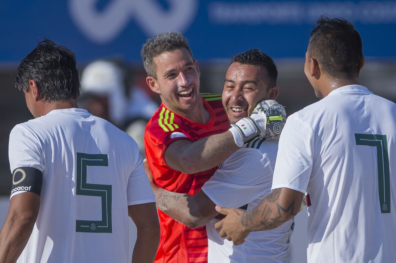 La Selección Mexicana de fútbol
<b> </b>de playa
<b> </b>superó sin mayores complicaciones a Jamaica y de este modo mantiene el paso perfecto en el Premundial que tiene a Puerto Vallarta, Jalisco, como sede.