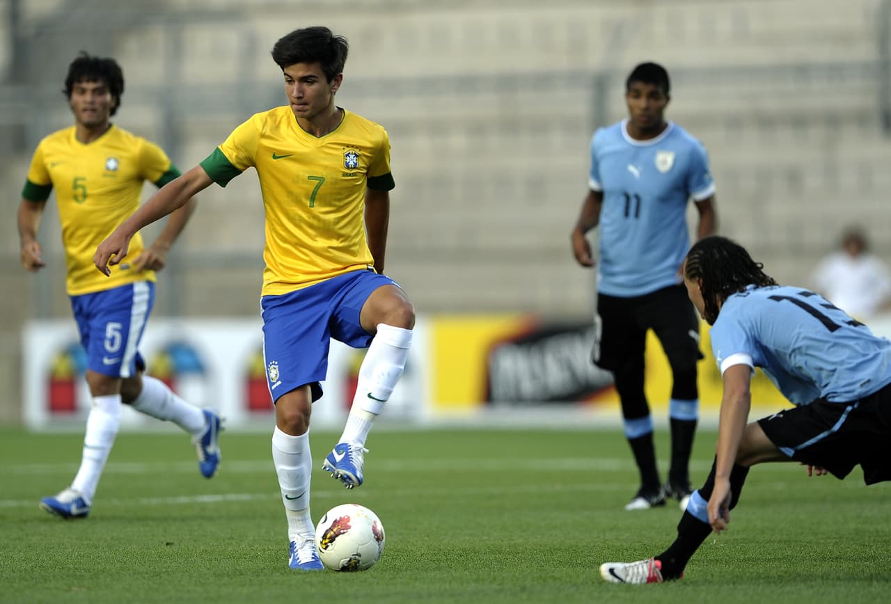 En el 2013 Mattheus formó parte de la Selección de Brasil que disputó el Sudamericano Sub-20 que se jugó en Argentina.