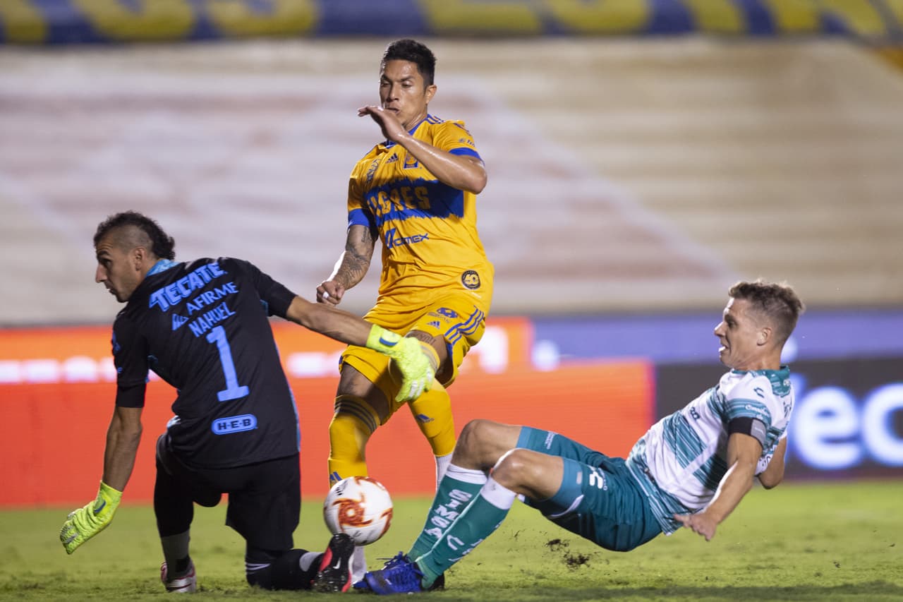 Santos dominaba hacia el final del encuentro, pero Nico López (90+4') apareció para marcar el segundo y definir el juego.