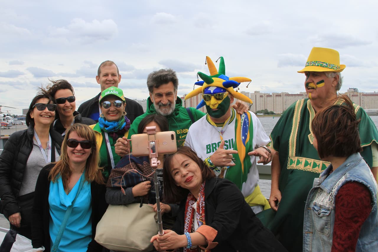 El colorido y el entusiasmo se apoderó de San Petersburgo en medio de la fiesta de los fanáticos de Brasil y Costa Rica por el segundo partido para cada uno en el grupo E del Mundial Rusia 2018.
