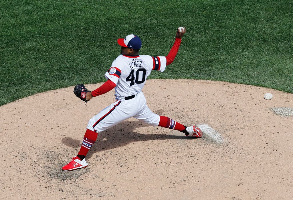 El dominicano López se apuntó 14 ponches, la mayor cantidad registrada por un abridor de Chicago desde que Chris Sale ponchó a 14 contra Seattle el 26 de agosto de 2016. El récord histórico de la franquicia pertenece a Jack Harshman, cuando abanicó a 16 bateadores de Boston en 1954.