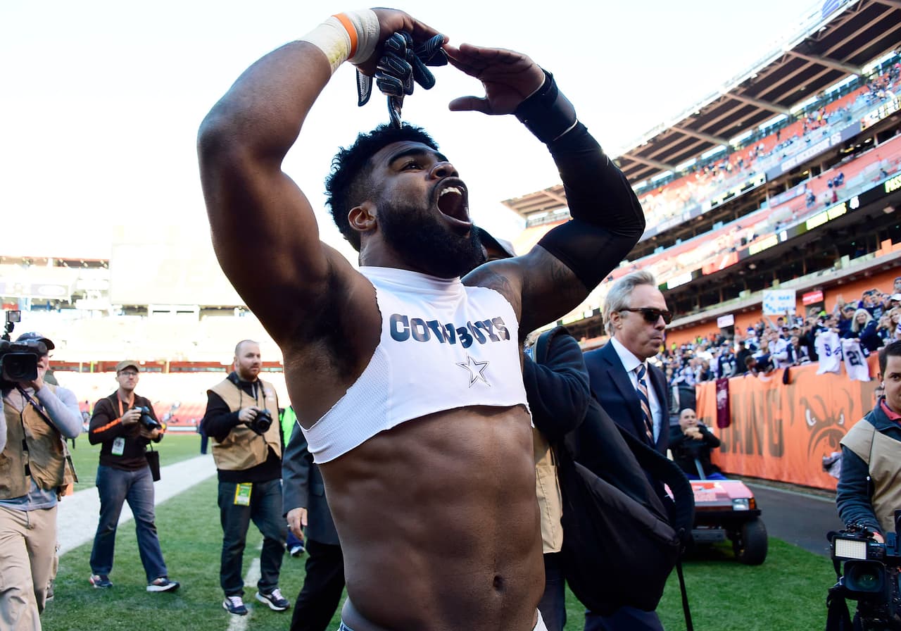 Ezekiel Elliott consiguió nuevamente fabulosos números. El novato de los Cowboys le corrió a los Browns 92 yardas y entró a las diagonales en dos ocasiones.