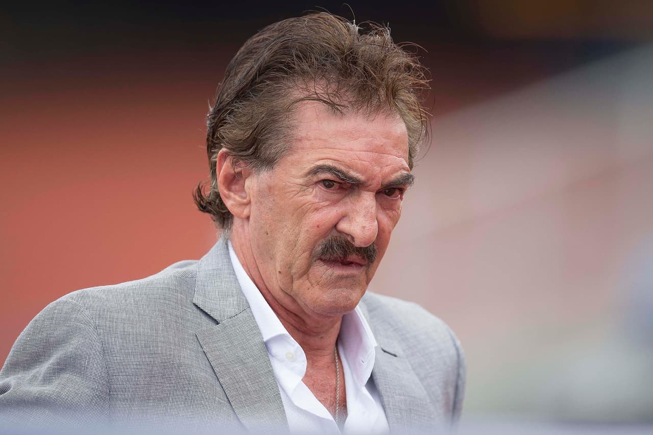 Action photo during the match Pumas vs Jaguares at Olympic University Stadium, 2015 Apertura Liga BBVA Bancomer MX. Foto de accion durante el Partido Pumas vs Jaguares en el Estadio Olimpico Universitario, Partido Correspondiente a la Jornada 14 del Torneo Apertura 2015 Liga BBVA Bancomer MX, en la foto: Ricardo Antonio Lavolpe 25/10/2015/MEXSPORT/ Omar Martinez.