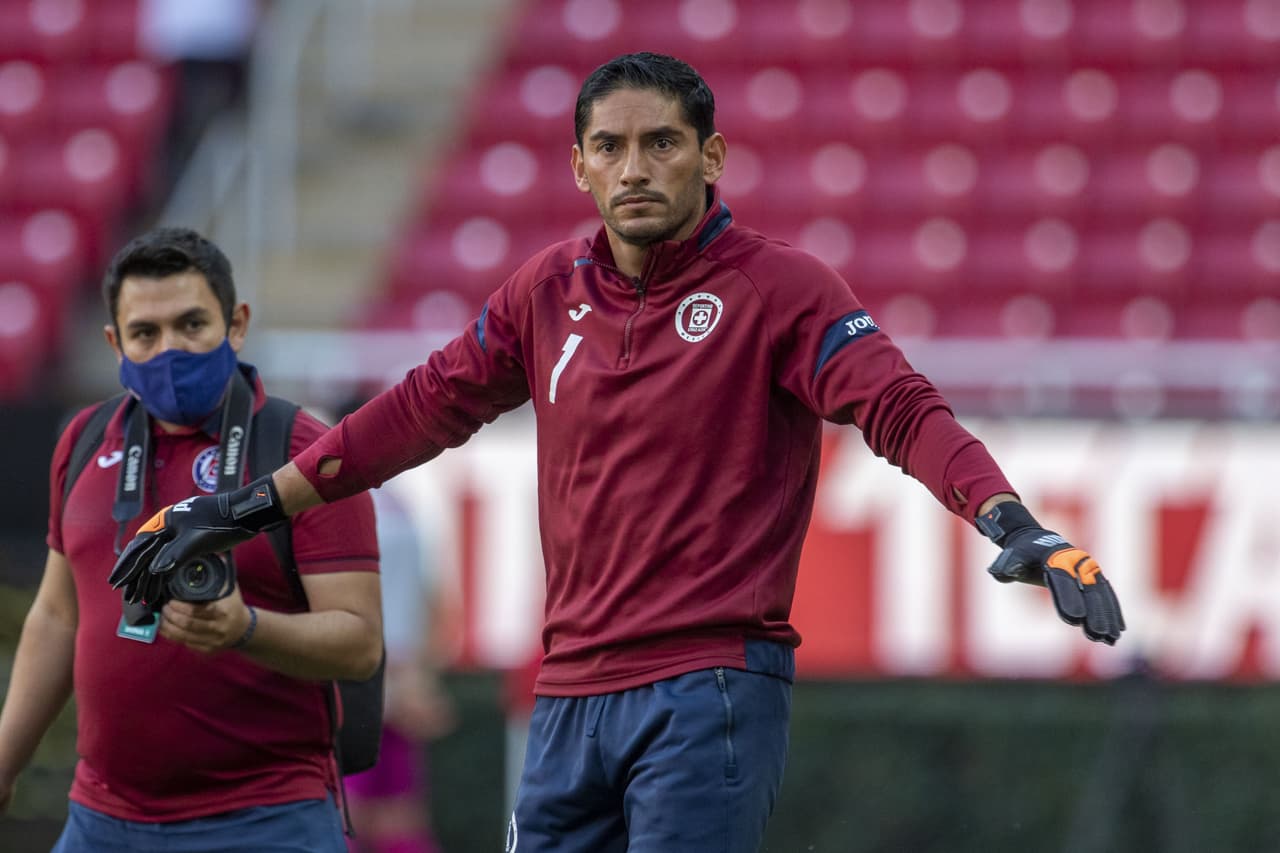 Cruz Azul va con Corona a Concacaf pese a positivo de COVID