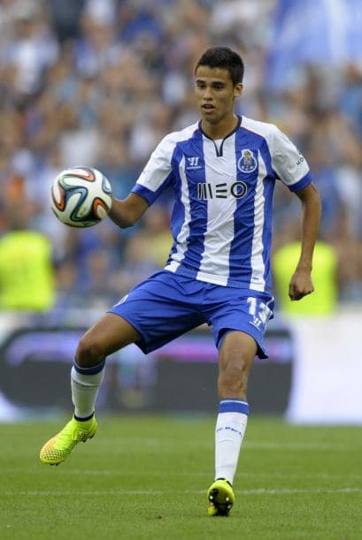 Los cuatro mexicanos se han tenido que conformar con ver casi todos los partidos desde la banca, incluso, en el caso de Reyes, fue traspasado al Porto B de la Segunda División de Portugal, donde ha tenido participación en seis cotejos.