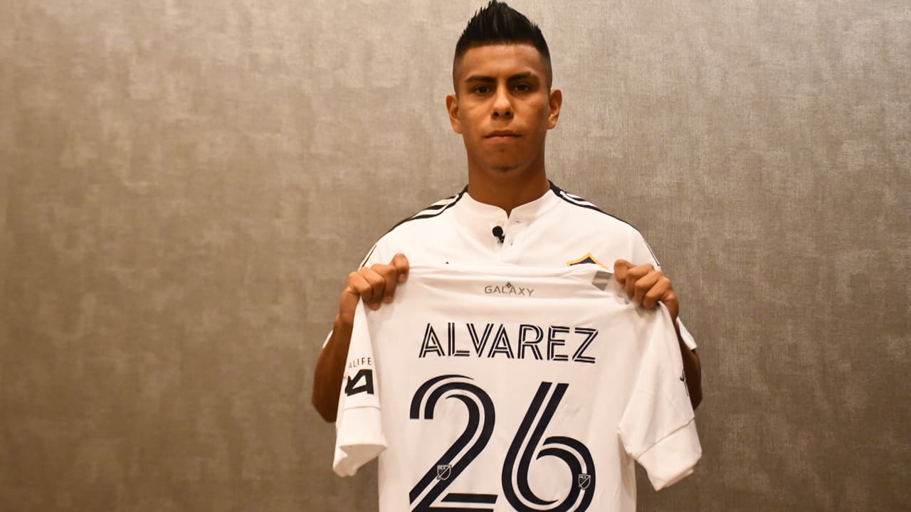 Efraín Álvarez amplía contrato con el LA Galaxy hasta el 2023