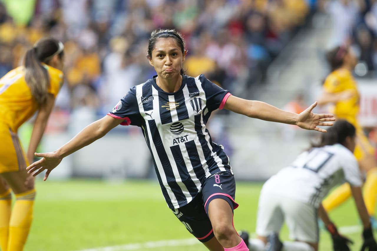 Fue hasta el minuto 31 cuando Diana Evangelista rompió el cero luego de un contragolpe de Rayadas y bien definido por la delantera.