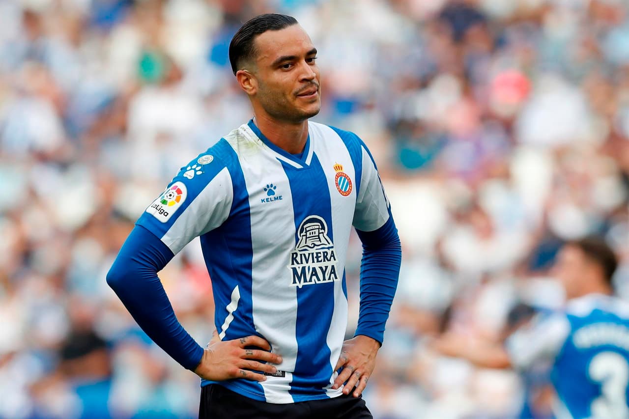 El Espanyol se impone ante el Real Madrid con marcador de 2-1 en la octava jornada de La Liga. Raúl de Tomás abrió el marcador al 17’, seguido de Axel Vidal en el minuto 60’, sin embargo Karim Benzemá se encargó de darle el único tanto al club merengue al 71’.