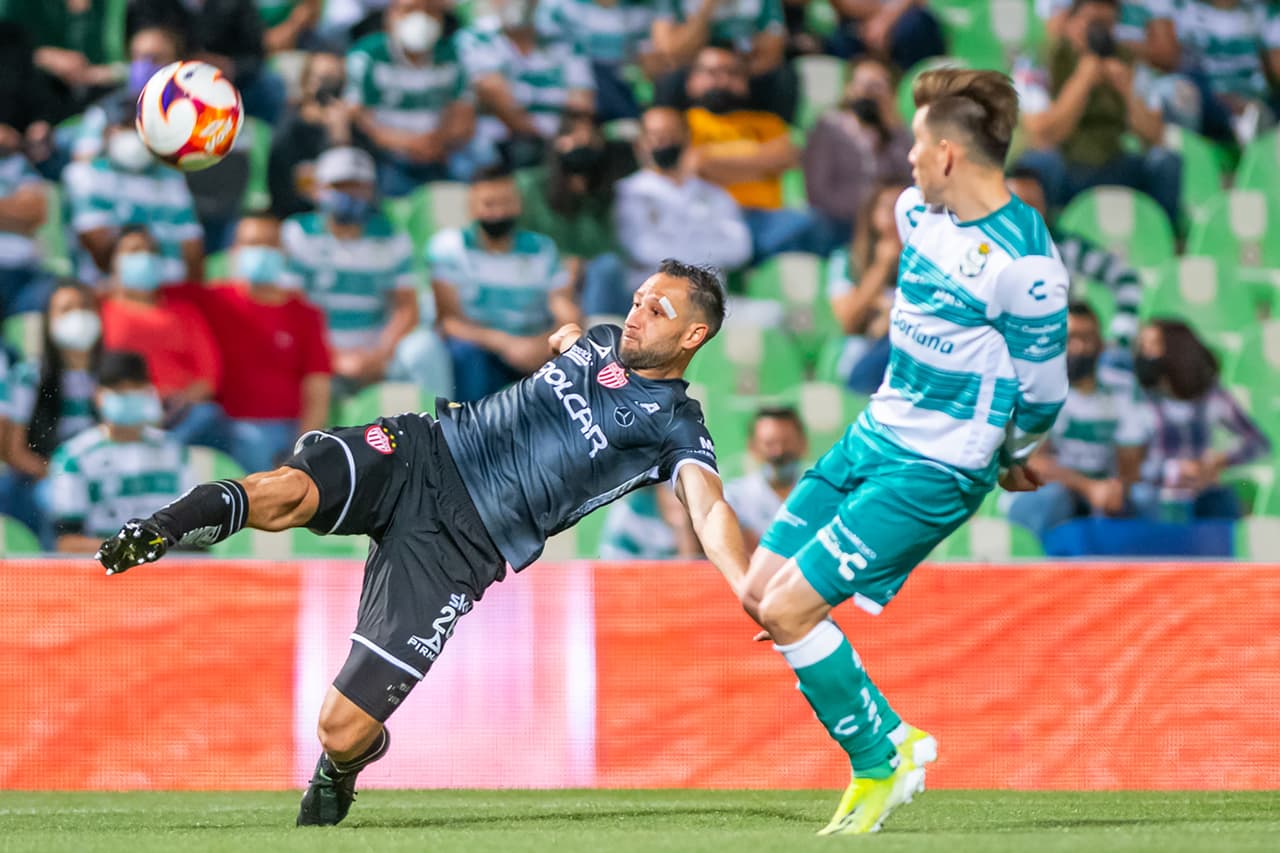 Con goles de Santiago Muñoz, Juan Otero, y Fernando Gorriarán, Santos logra vencer 3-1 a Necaxa en casa. Los Guerreros llegan a la quinta posición y Necaxa es penúltimo con siete puntos.