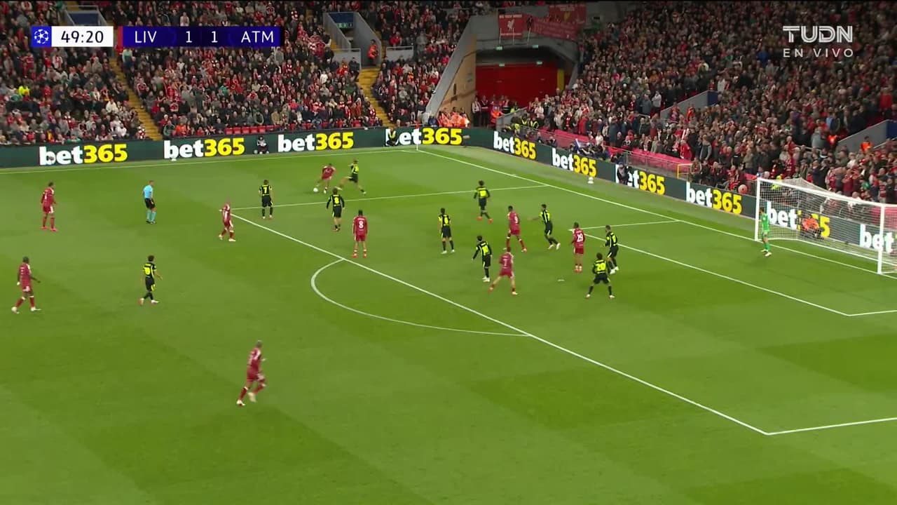 ¡GOL!  anota para Liverpool. Alexis Mac Allister