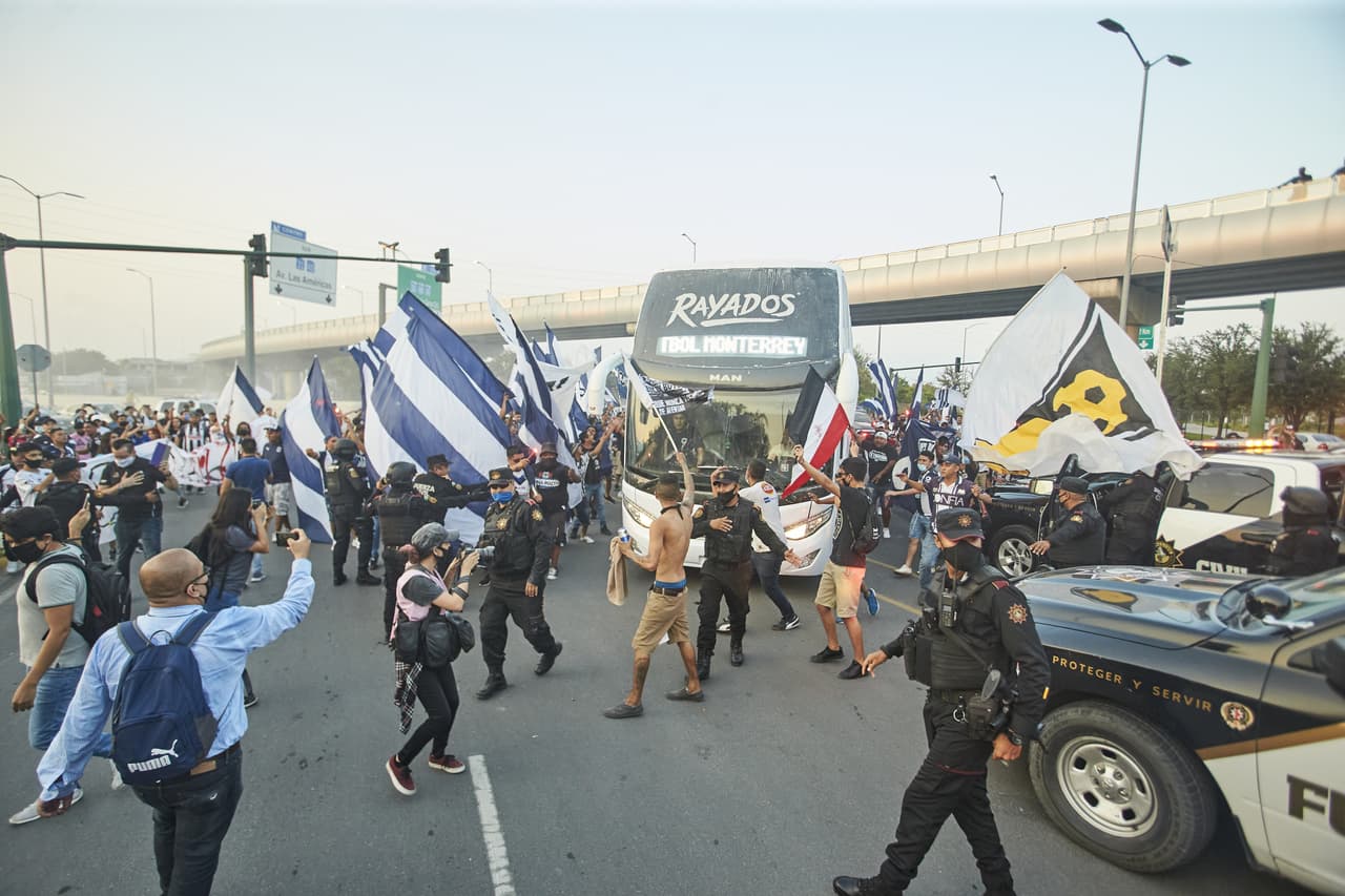 Carnaval y caravanas no faltaron previo al duelo contra los Tigres de la UANL correspondiente al Guard1anes 2020.