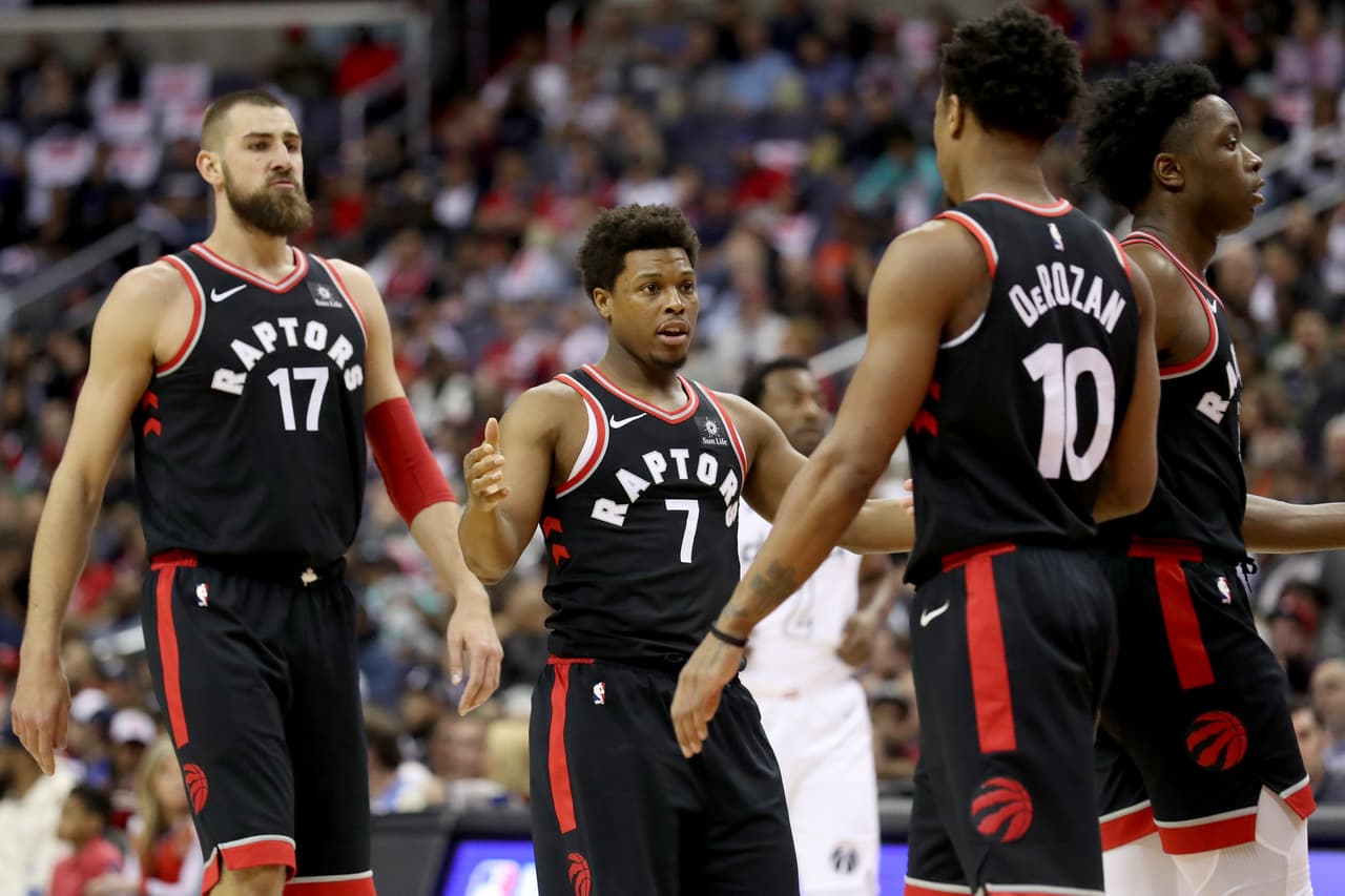 Así, ambos equipos se fueron al descanso de medio tiempo con marcador 40-51 a favor de Toronto, el visitante.