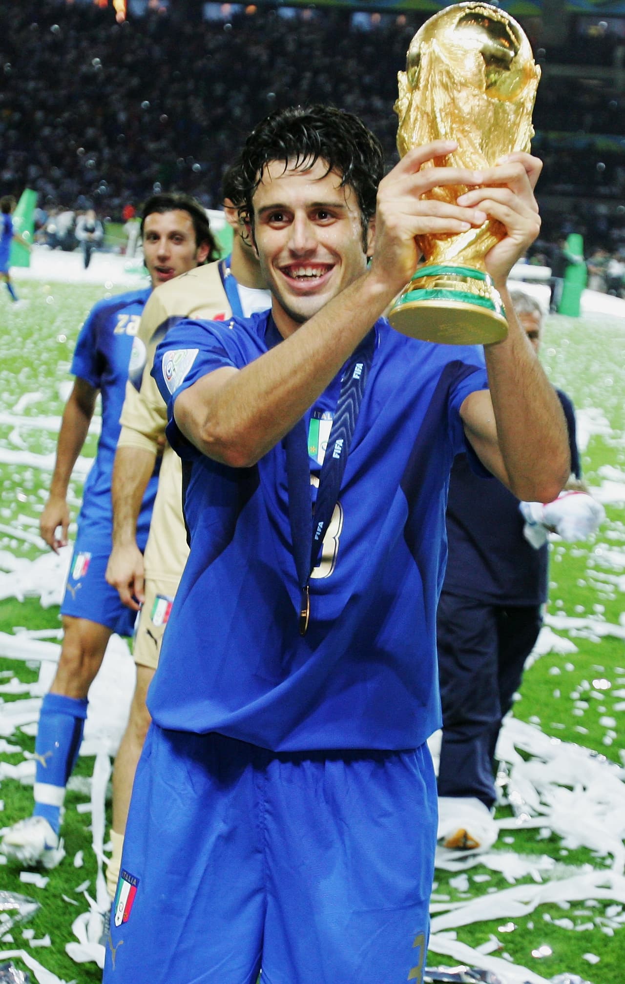 Sin Fabio Grosso, Italia no hubiera ganado el Mundial 2006. Un gol suyo en tiempos extras sirvió para eliminar a Alemania en Dortmund y además metió su cobro penal en la final contra Francia en Berlín. Se retiró en la Juventus en el 2012, pero su carrera nunca despegó.