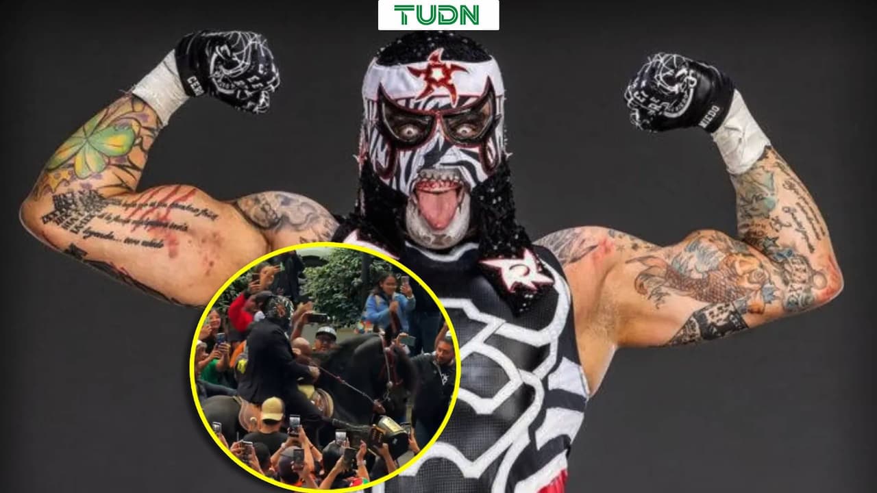 Penta Zero Miedo llega en caballo previo a WWE Raw en para luchar