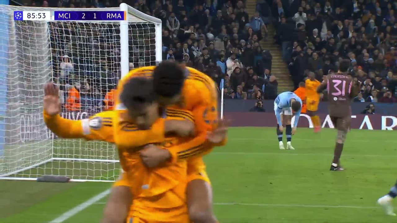 ¡TIRO ATAJADO! disparo por Vinícius Júnior.