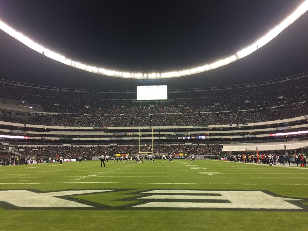 El público mexicano alienta como nadie en la NFL, pero a veces no se porta tan bien