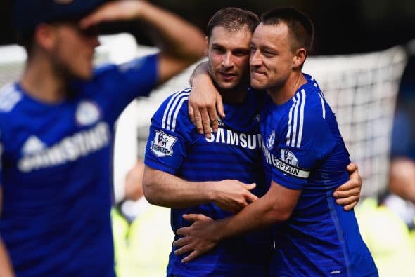 Otros que no podían faltar en las celebraciones son Ivanovic y Terry..