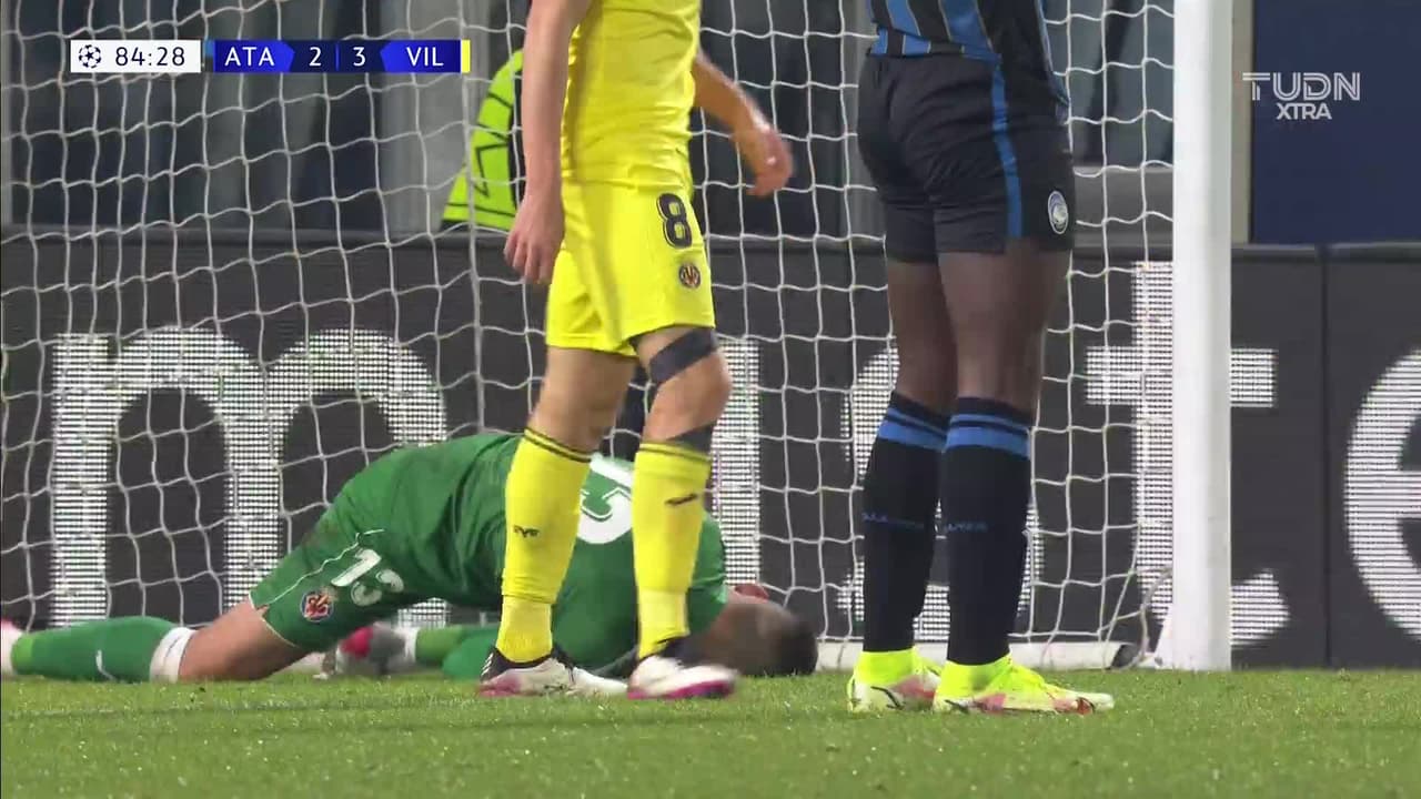 ¡TIRO ATAJADO! disparo por Duván Zapata.