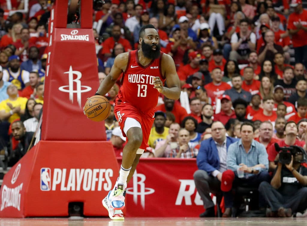 También de manera unánime, 
<b>James Harden</b> 
<b>(Houston Rockets)</b> se apunta su sexta nominación, cinco al mejor equipo y una más al tercero.