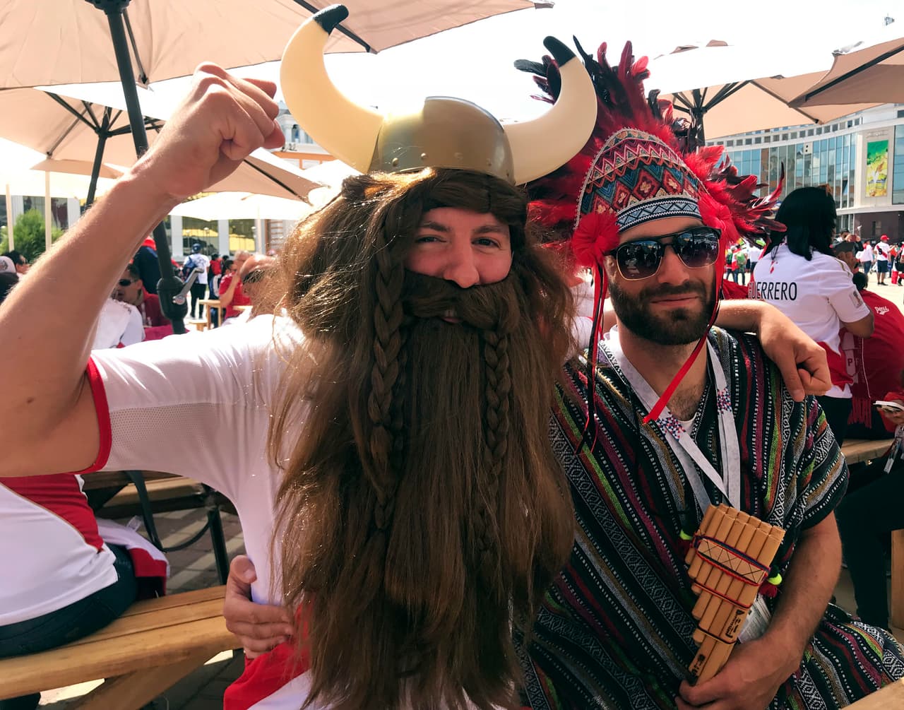Perú y Dinamarca enmarcan con la pasión inca y el amor vikingo la colorida presencia y la fiesta de sus fanáticos en medio del partido del grupo C en el Mundial de Rusia 2018.