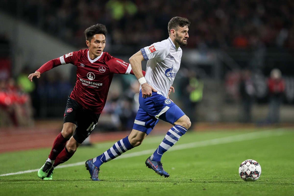 El japonés Yuya Kubo (izquierda) marcó el gol del Nürnberg al minuto 82 del encuentro, una ilusión para salir de la zona de descenso.
