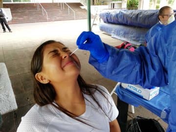 Con cubrebocas, respetando la sana distancia y tomando el resto de las medidas sanitarias sugeridas, las futbolistas acudieron a las pruebas médicas para, eventualmente, comenzar a retomar las actividades.