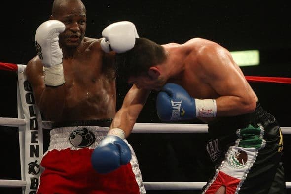 'El Ejecutor' enfrentó al mexicano Enrique Ornelas en combate de pesos semipesados.