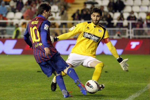 Otro arquero que tiene el mismo valor de 600 mil dólares es David Cobeño del Rayo Vallecano. El nuevo compañero de Aquino espera mejorar esa cifra ésta temporada.