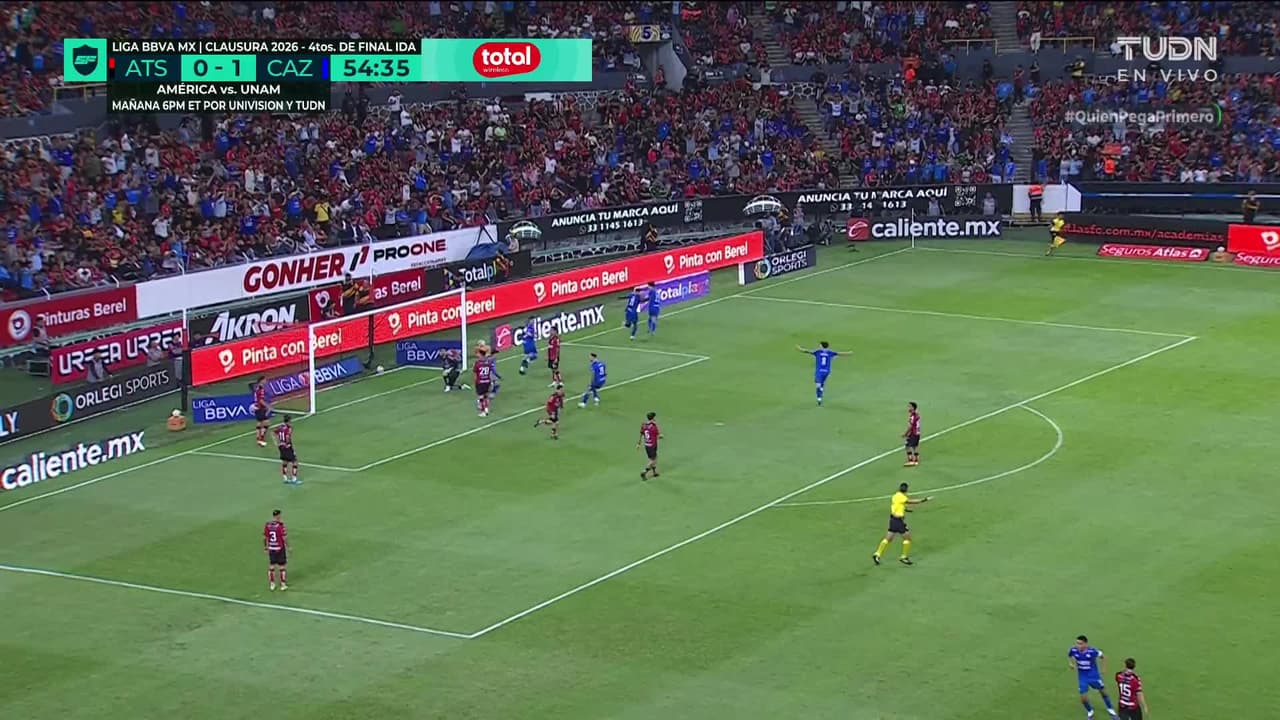 ¡GOL!  anota para Cruz Azul. Christian Ebere