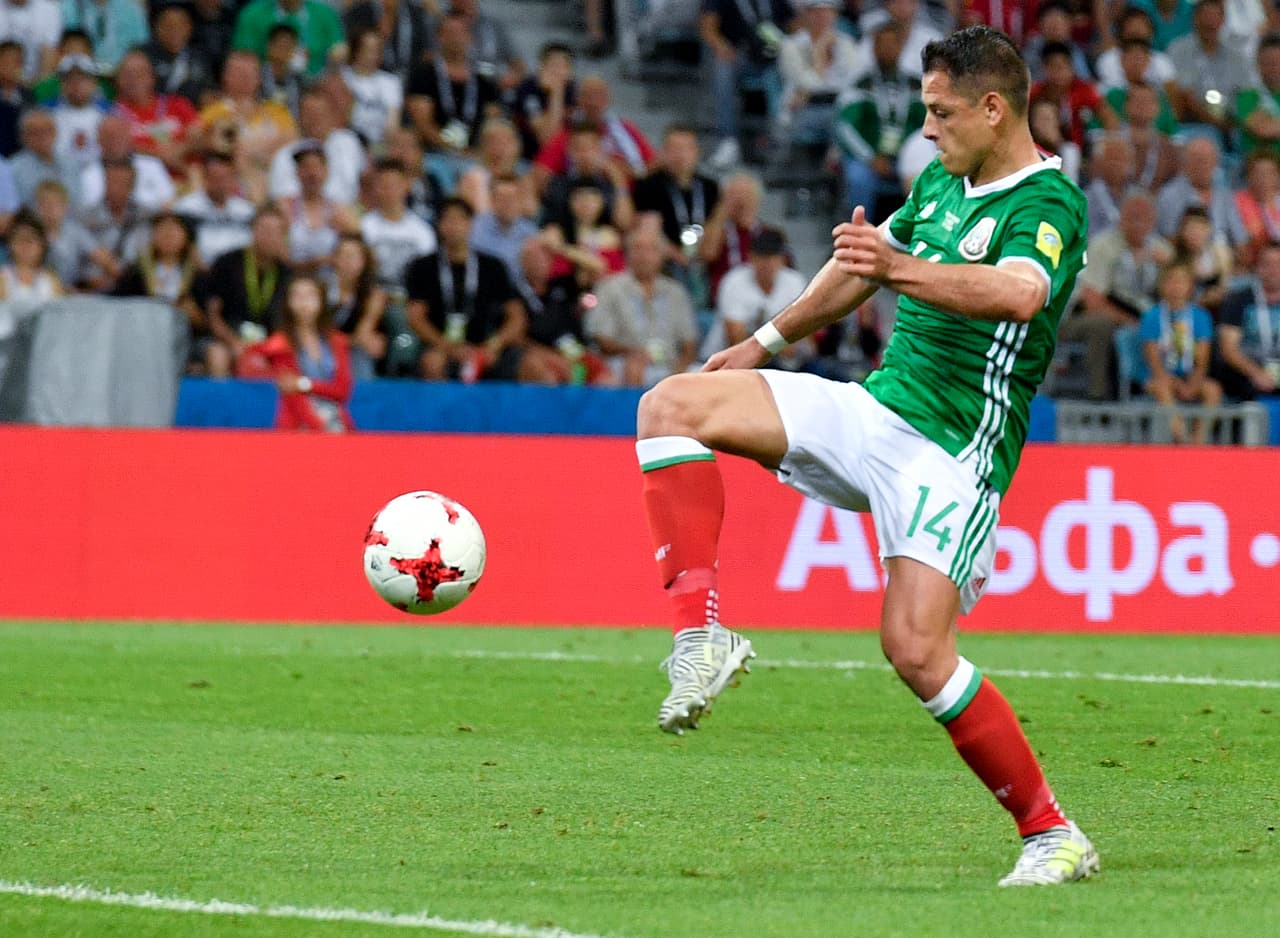 El futuro de Javier Hernández, máximo goleador del 'Tri', todavía está en vilo y a cada partido su nombre entra en la baraja de un club. Los goles son la carta de presentación del 'Chicharito'.