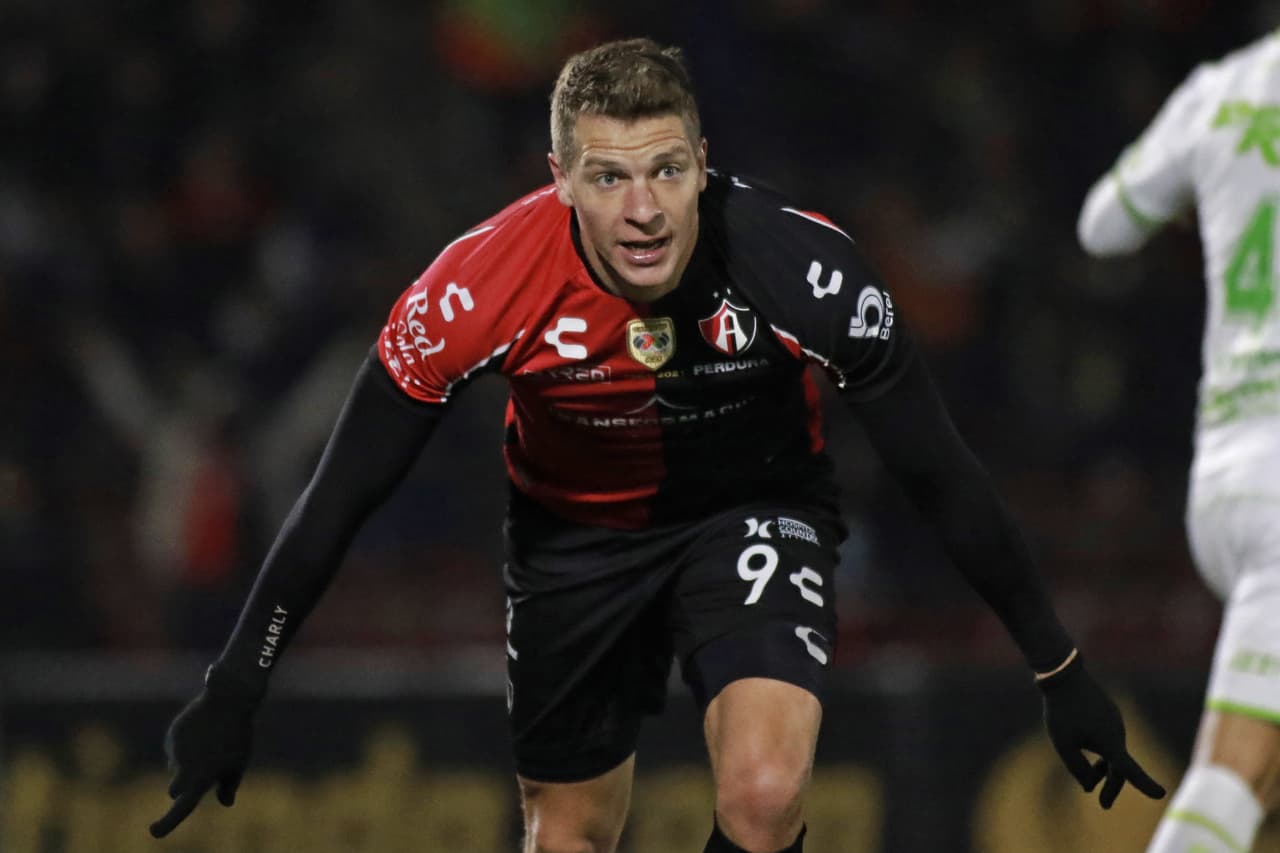 Gracias a los goles de Furch y Quiñones, Atlas le pega a unos alicaídos Bravos de Juárez que ya suman 5 partidos sin conocer la victoria y que ponen al Tuca en la ‘cuerda floja’.