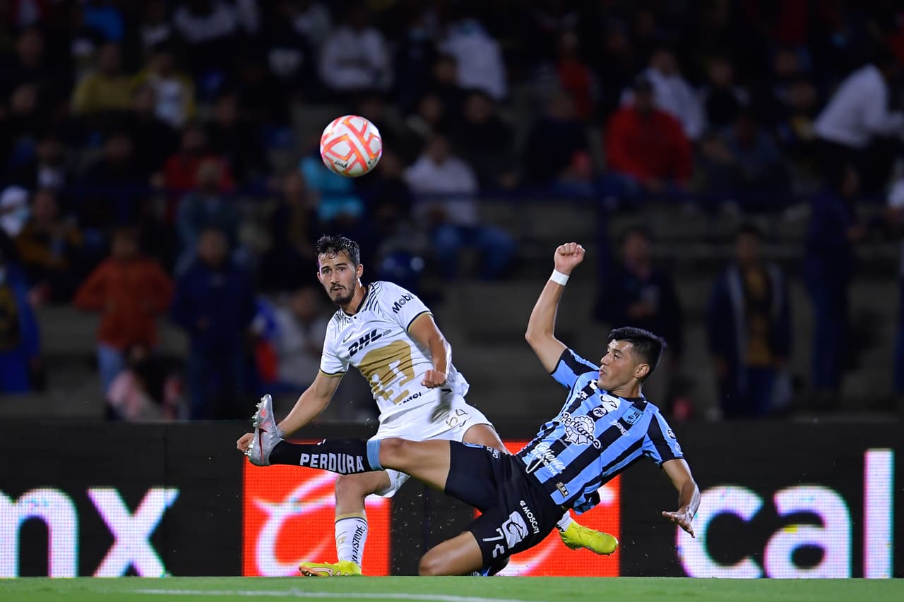 Pumas derrotó a Querétaro en la Jornada 13 y volvió a sumar puntos después de 10 fechas en el Apertura 2022. Eduardo Salvio y Juan Dinenno (con doblete) anotaron por parte de los universitarios, mientras que Ángel Sepúlveda descontó para los Gallos.