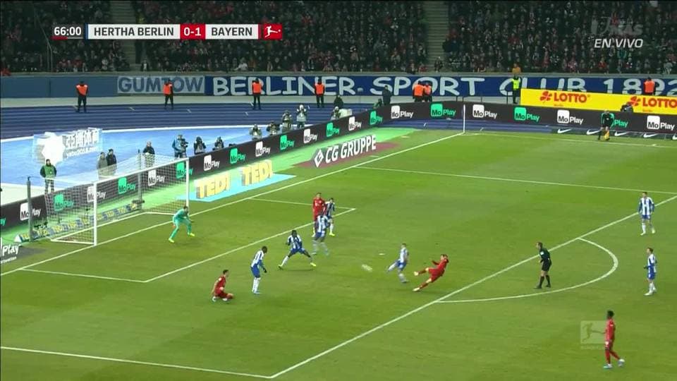 Tiro desviado de Davie Selke