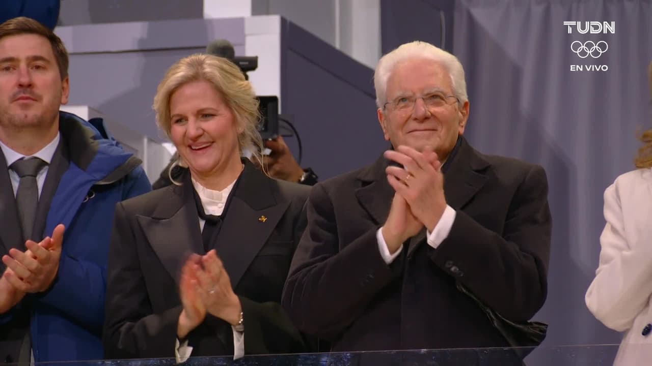 Italia hace explotar a San Siro en la inauguración