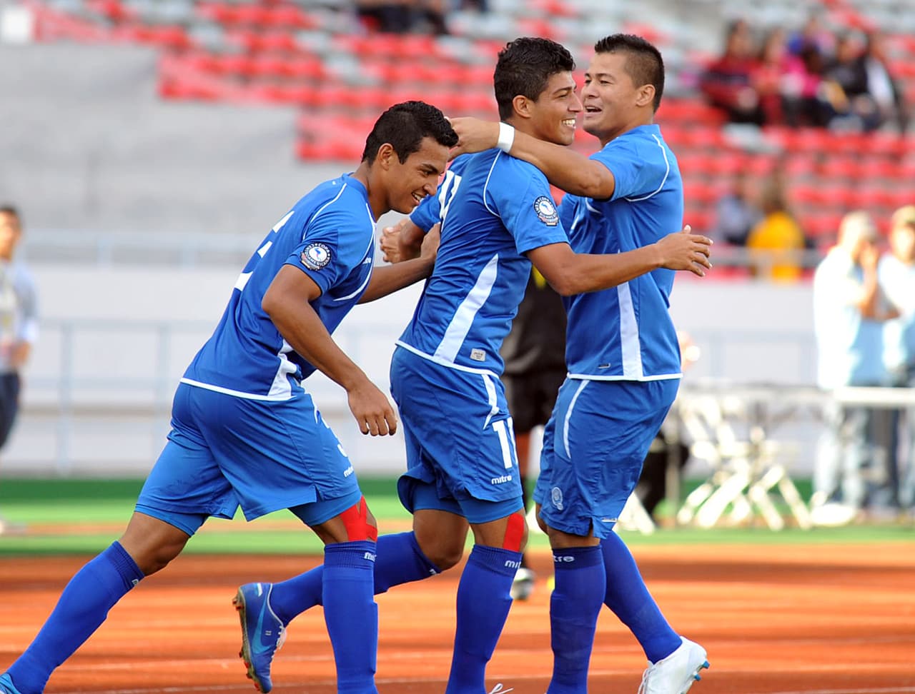 Aunado a ello, La mayoría de los 23 convocados por Maradiaga juegan en la liga local, dejó solamente a seis jugadores del plantel anterior.