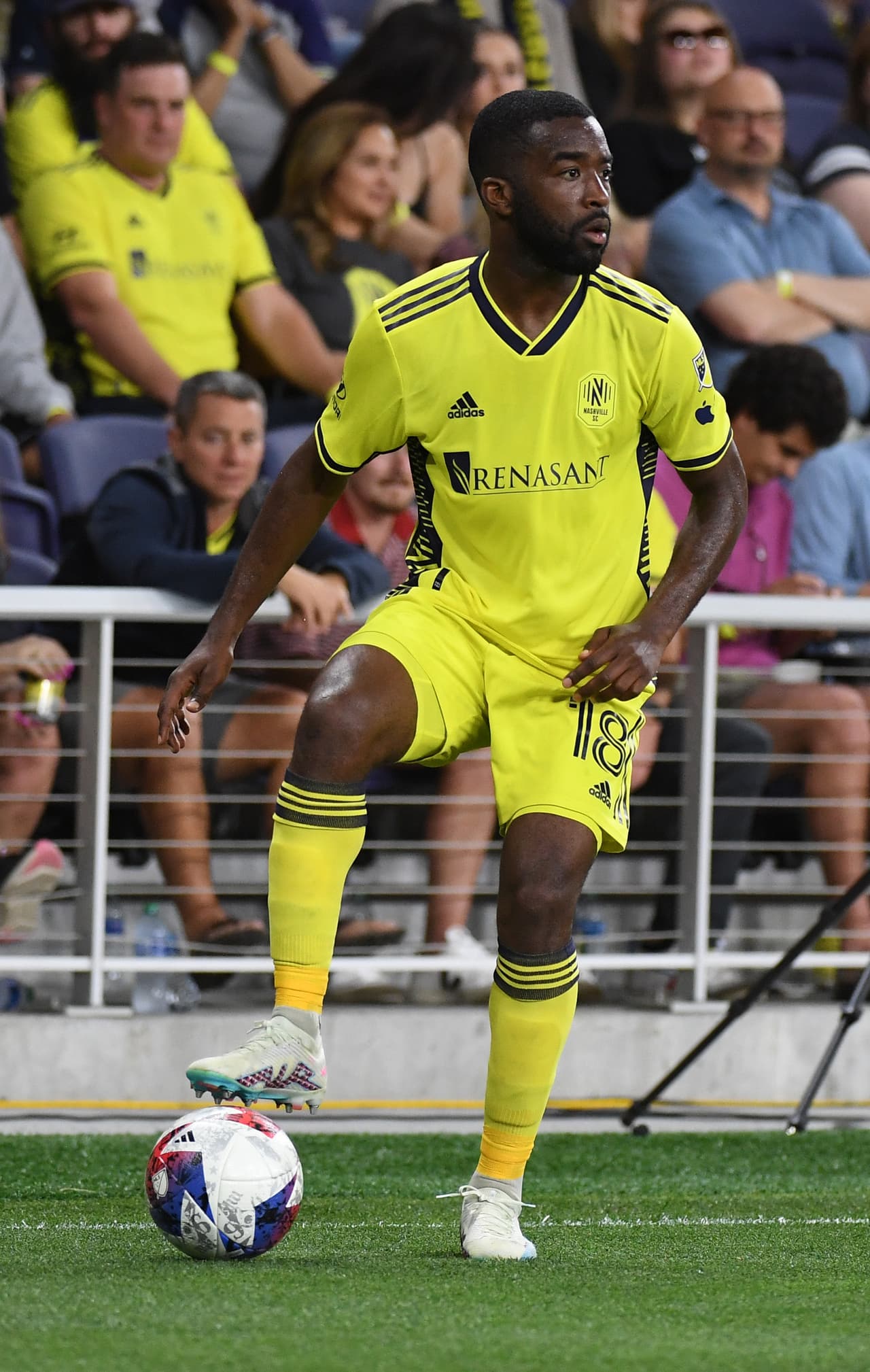 Defensor - SHAQ MOORE (Nashville SC)