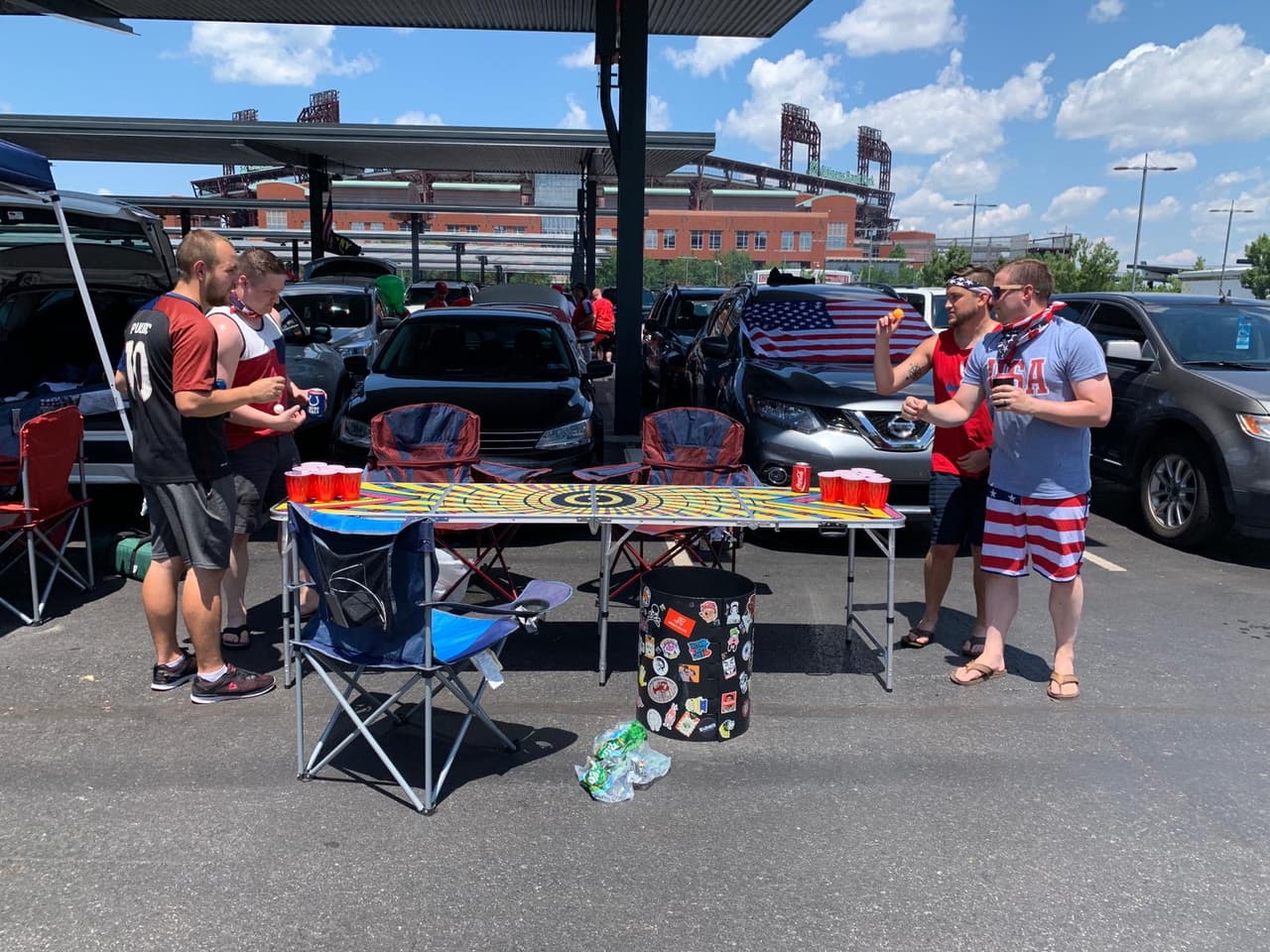 Los alrededores del Lincoln Financial Field de Philadelphia se visten con los colores de Jamaica, Panamá, Estados Unidos y Curazao previo a la jornada de Cuartos de Final de Copa Oro.