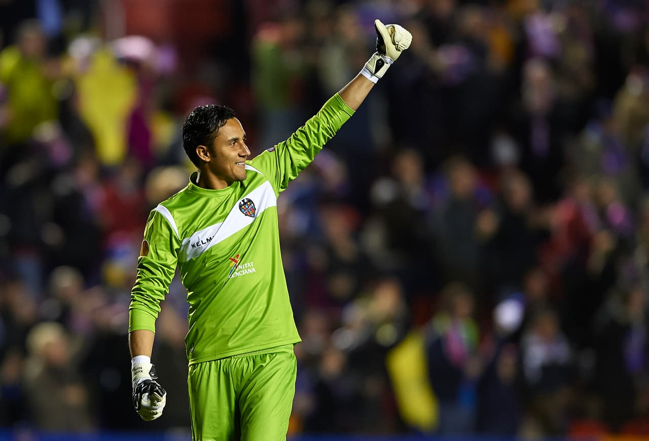 Al año siguiente, en 2014, activó la modesta claúsula de 11 millones de dólares de Keylor Navas en el Levante de Valencia.