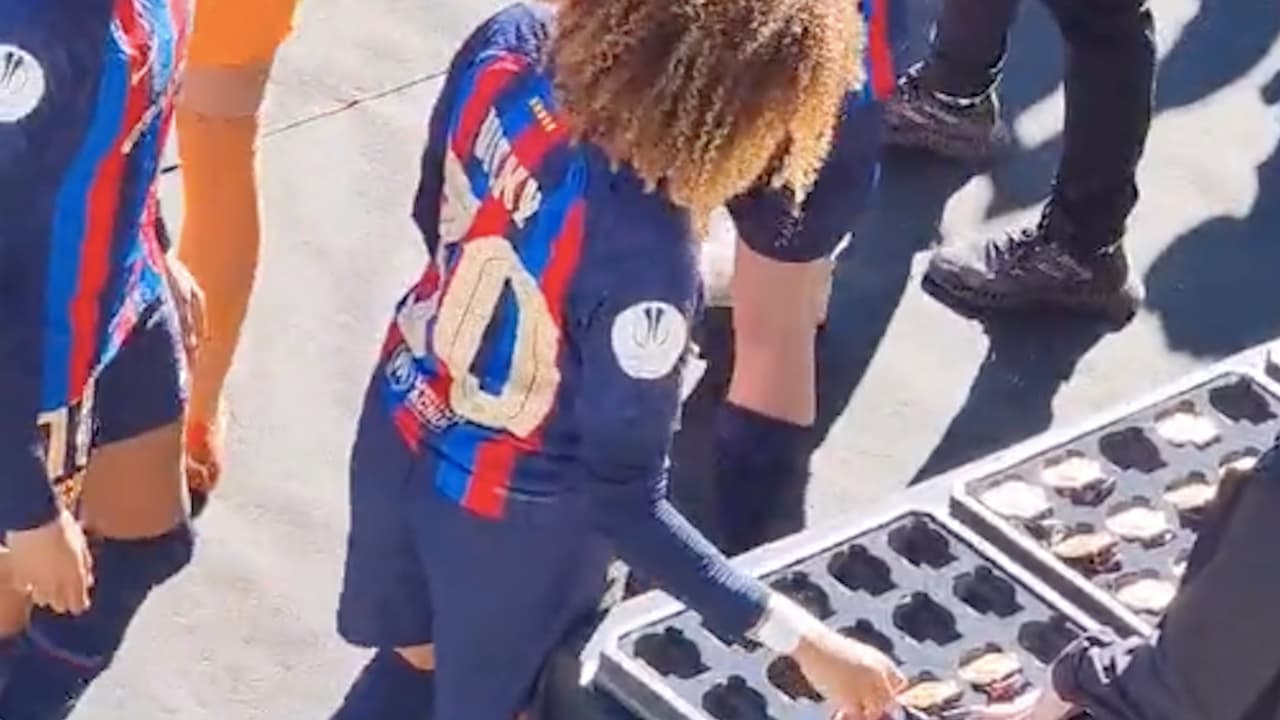 Campeonas del Barcelona tuvieron que ir ellas mismas por sus medallas