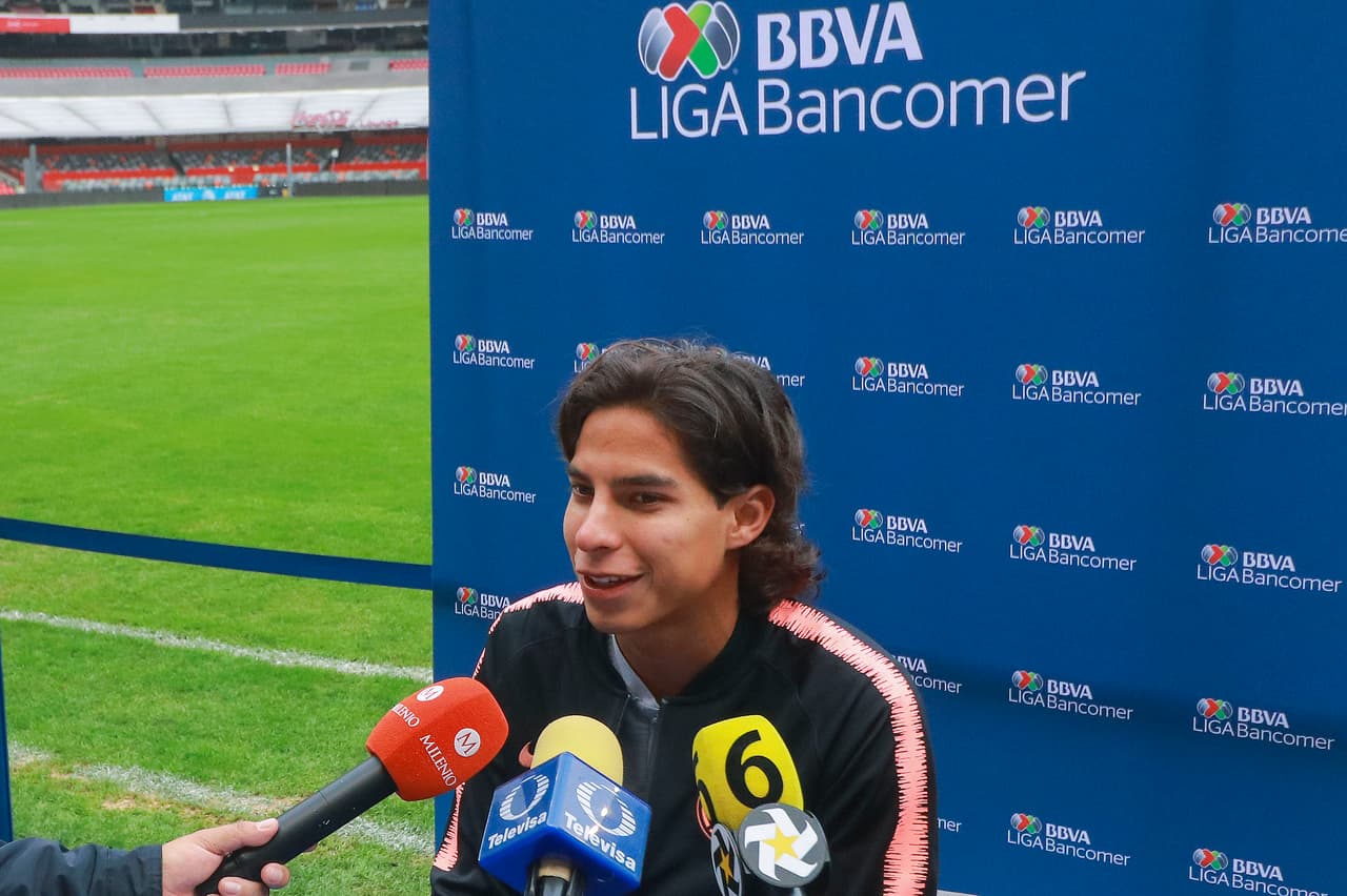 Sonriente y disfrutando el momento Diego Lainez del América, viviendo las horas previas a su primera Final.