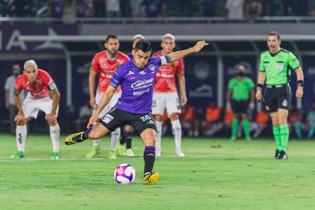 Aldo Rocha (9’) se encargó de cobrar y no falló; crecía la diferencia.