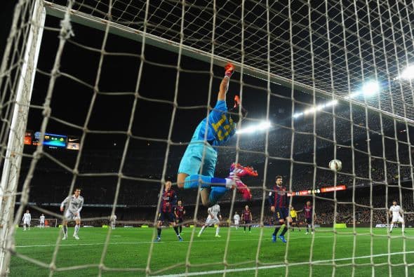 El Real respondería con un cañonazo de Ronaldo que obligaría a Bravo a hacer una atajada monumental.