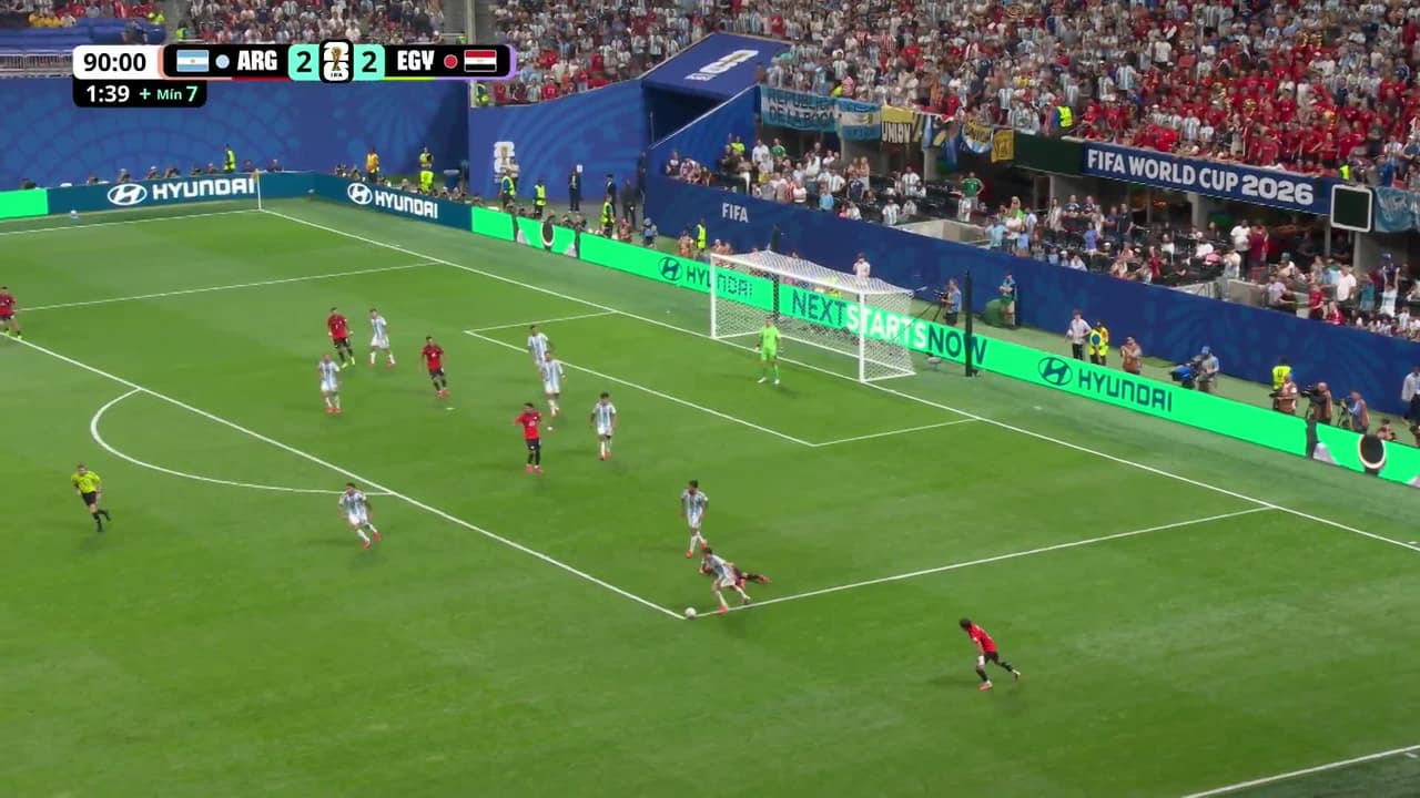 ¡GOL!  anota para Argentina. Enzo Fernández